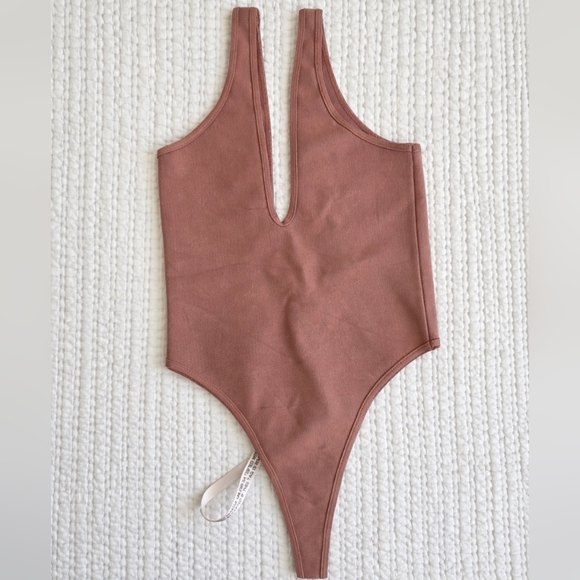 House of CB “Lois” Camel Bandage Scoop Neck Bodysuit | Size M | NWT - Picture 4 of 10